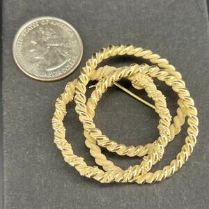 Vintage Gerry's Gold Tone Overlapping Circle Rope Brooch Pin Statement